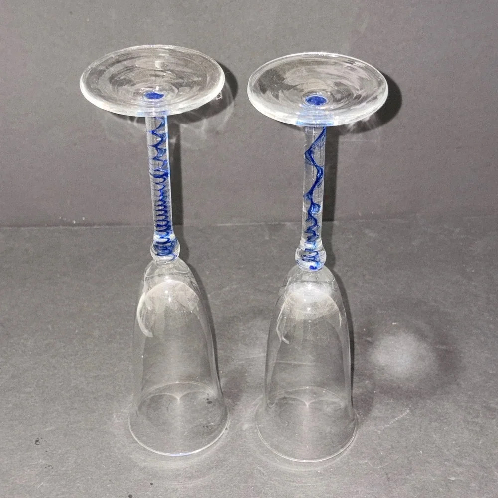 Unbranded champagne flutes